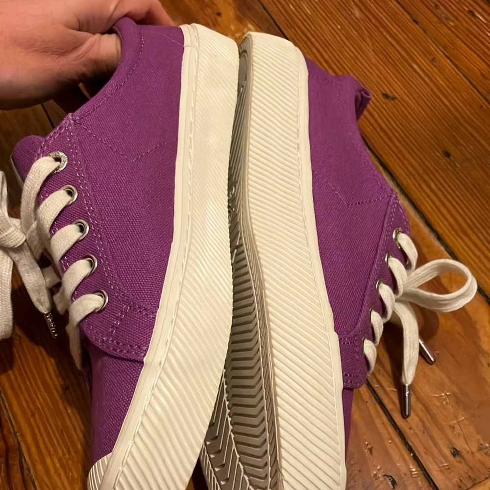 Cariuma low Purple Dahlia Canvas sneakers  women’s size 8.5 EUC - Picture 8 of 8